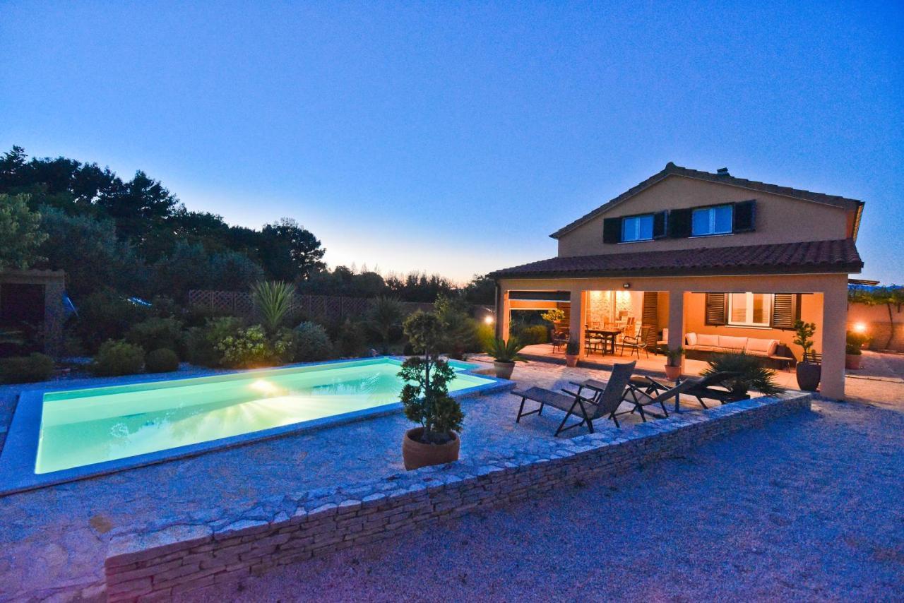 Holiday Home Taras Smilcic Exterior foto