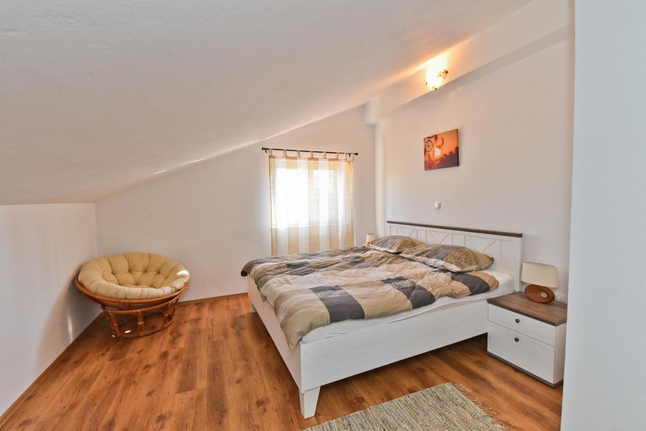 Holiday Home Taras Smilcic Exterior foto
