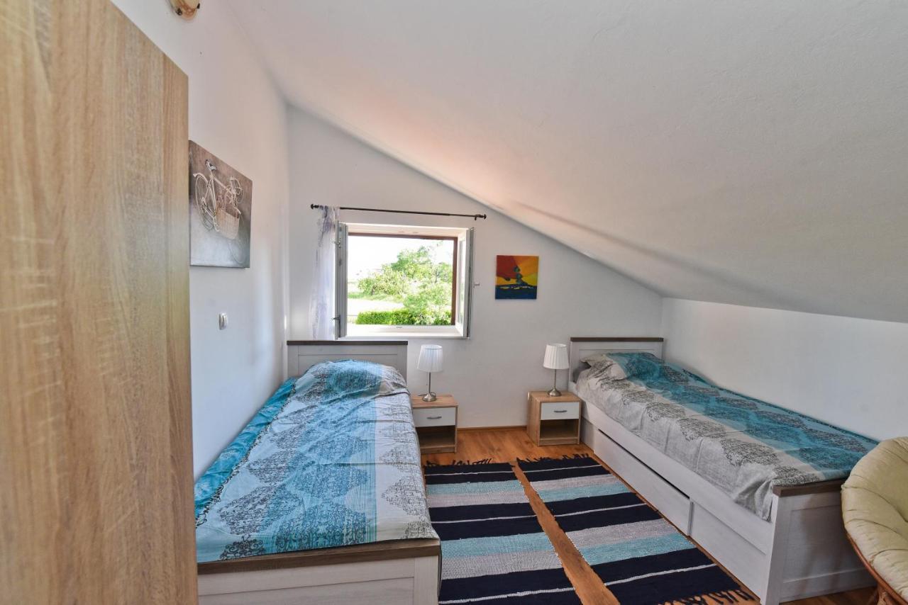 Holiday Home Taras Smilcic Exterior foto